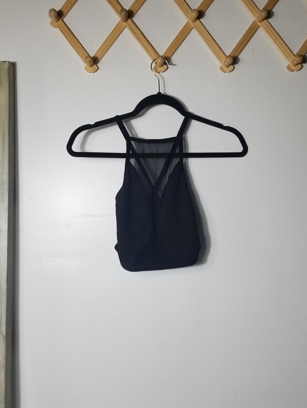 WOMEN'S BLACK CROPPED TANK SIZE SMALL